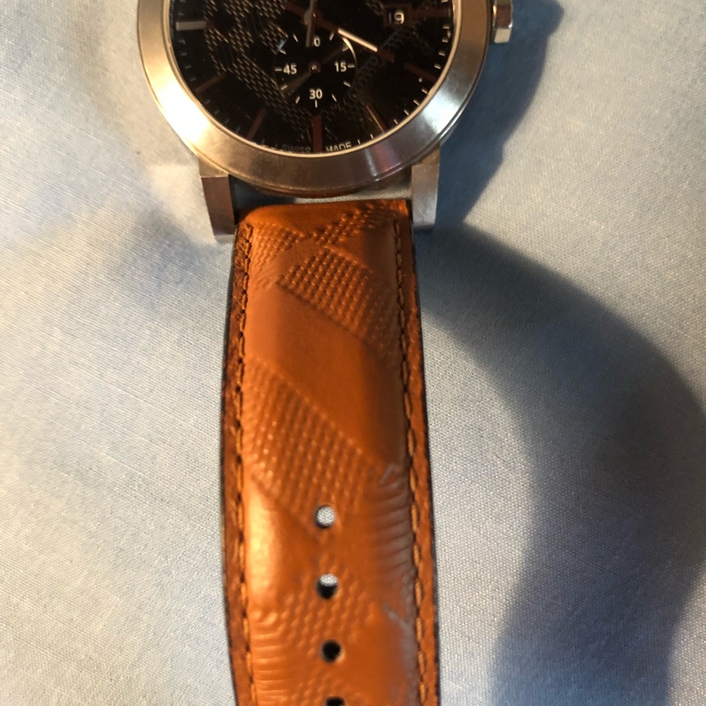 Burberry watch - Picture 2 of 3